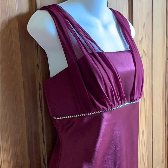 Merlot Evening Gown / Bridesmaid’s Dress - Picture 3 of 9
